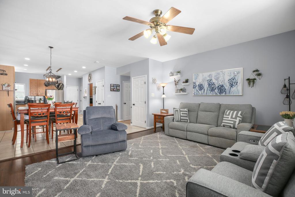6806 LAKERIDGE DR, FREDERICKSBURG, Virginia 22407, 5 Bedrooms Bedrooms, ,3 BathroomsBathrooms,Residential,6806 LAKERIDGE DR,VASP2043368 MLS # VASP2043368