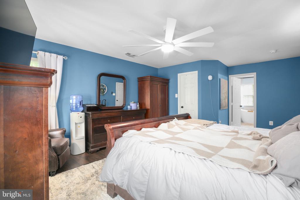 6806 LAKERIDGE DR, FREDERICKSBURG, Virginia 22407, 5 Bedrooms Bedrooms, ,3 BathroomsBathrooms,Residential,6806 LAKERIDGE DR,VASP2043368 MLS # VASP2043368