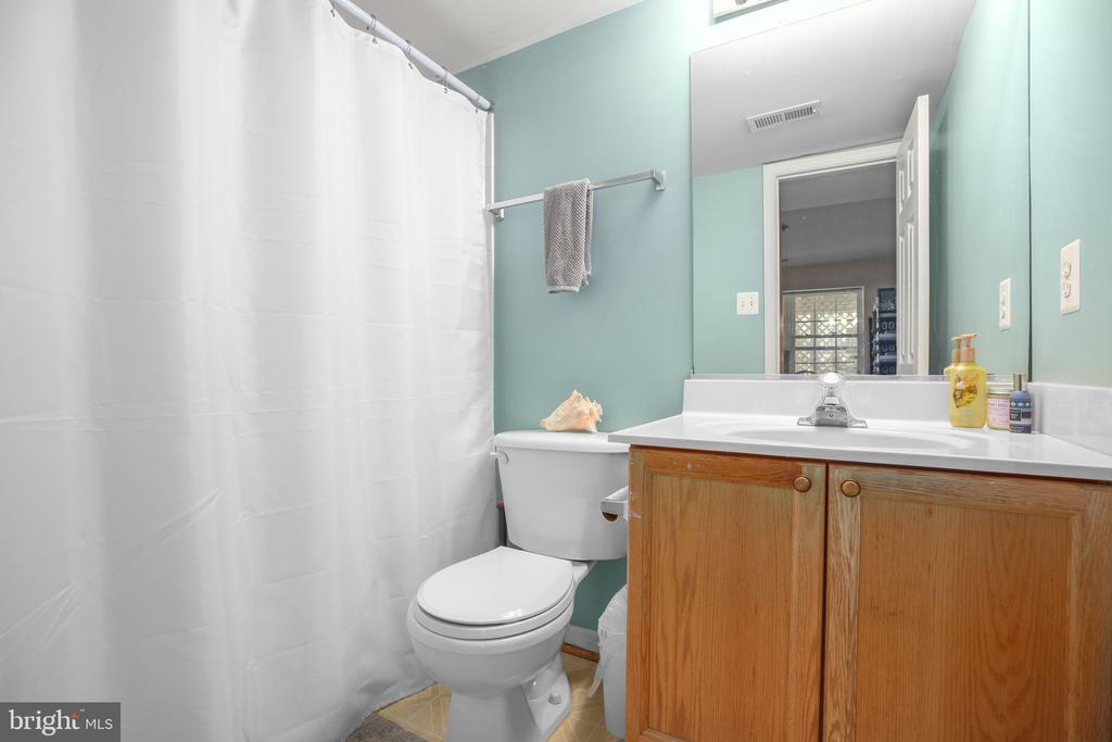 6806 LAKERIDGE DR, FREDERICKSBURG, Virginia 22407, 5 Bedrooms Bedrooms, ,3 BathroomsBathrooms,Residential,6806 LAKERIDGE DR,VASP2043368 MLS # VASP2043368