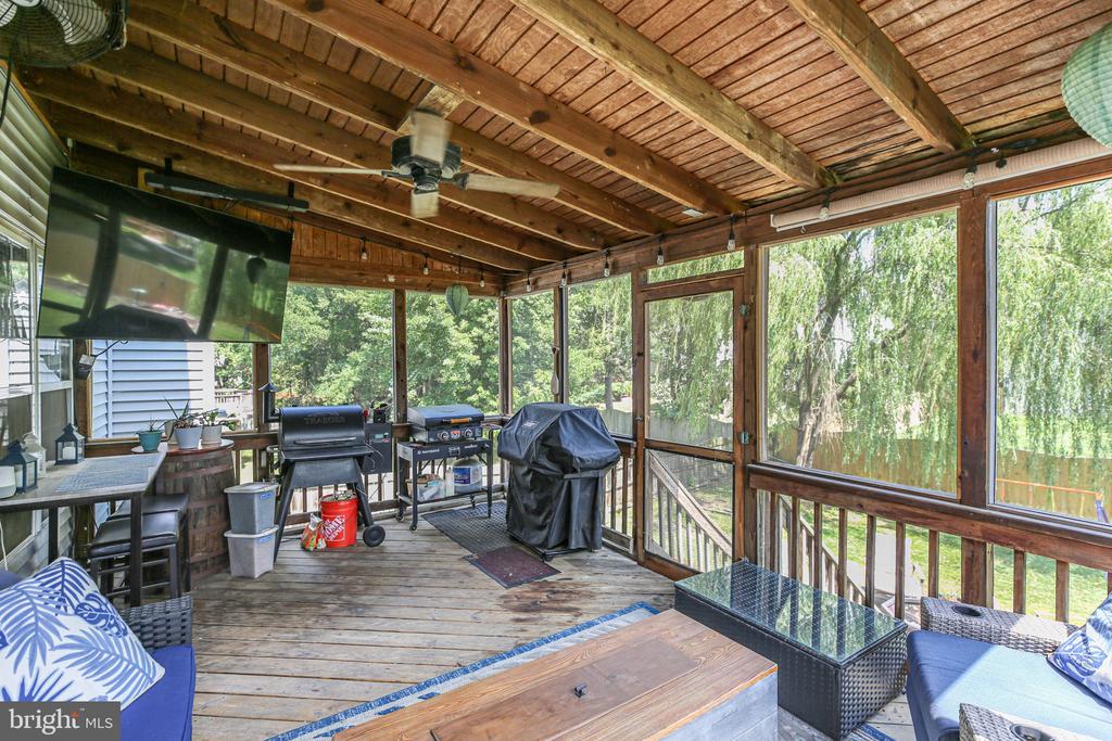 6806 LAKERIDGE DR, FREDERICKSBURG, Virginia 22407, 5 Bedrooms Bedrooms, ,3 BathroomsBathrooms,Residential,6806 LAKERIDGE DR,VASP2043368 MLS # VASP2043368