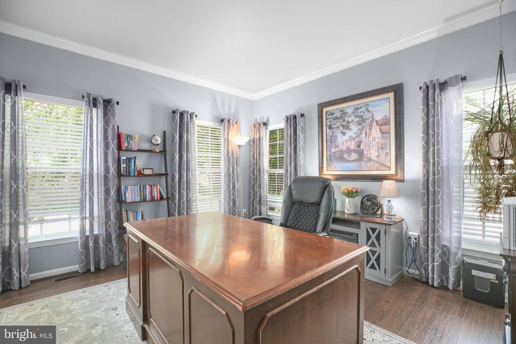 6806 LAKERIDGE DR, FREDERICKSBURG, Virginia 22407, 5 Bedrooms Bedrooms, ,3 BathroomsBathrooms,Residential,6806 LAKERIDGE DR,VASP2043368 MLS # VASP2043368