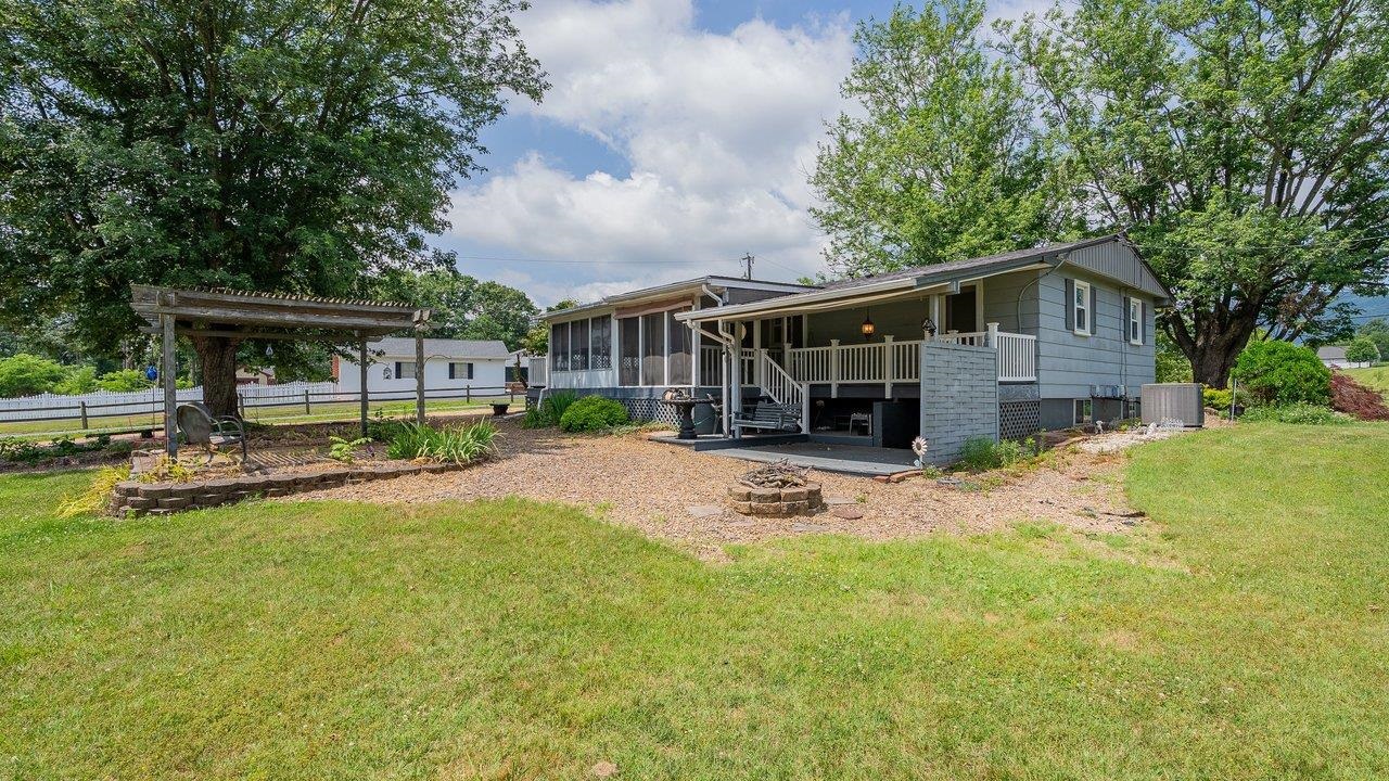376 BLOOMER SPRINGS RD, MCGAHEYSVILLE, Virginia 22840, 3 Bedrooms Bedrooms, ,2 BathroomsBathrooms,Residential,376 BLOOMER SPRINGS RD,679079 MLS # 679079