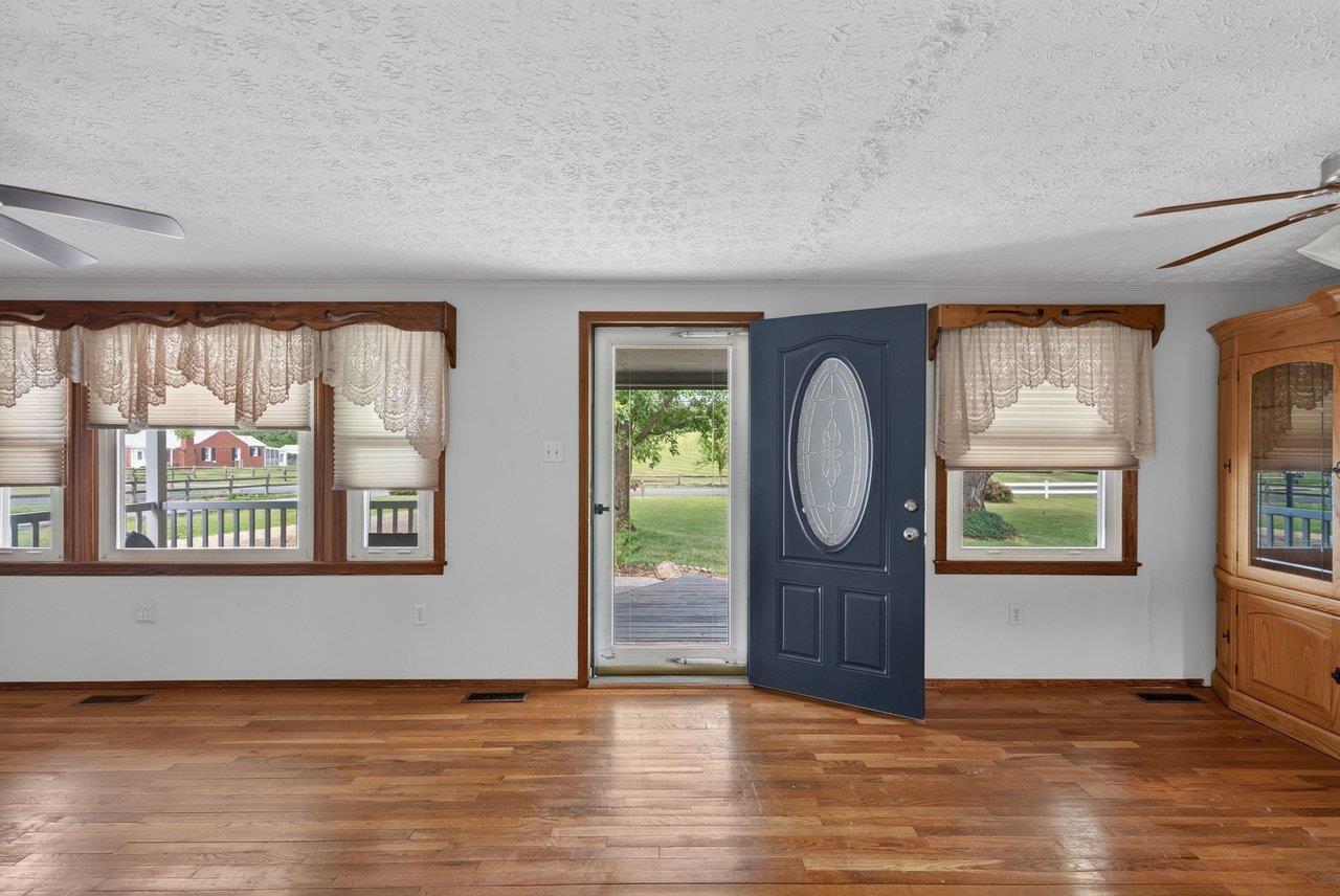 376 BLOOMER SPRINGS RD, MCGAHEYSVILLE, Virginia 22840, 3 Bedrooms Bedrooms, ,2 BathroomsBathrooms,Residential,376 BLOOMER SPRINGS RD,679079 MLS # 679079