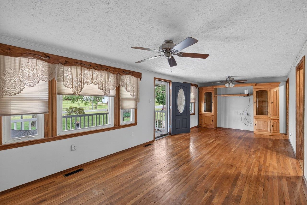 376 BLOOMER SPRINGS RD, MCGAHEYSVILLE, Virginia 22840, 3 Bedrooms Bedrooms, ,2 BathroomsBathrooms,Residential,376 BLOOMER SPRINGS RD,679079 MLS # 679079