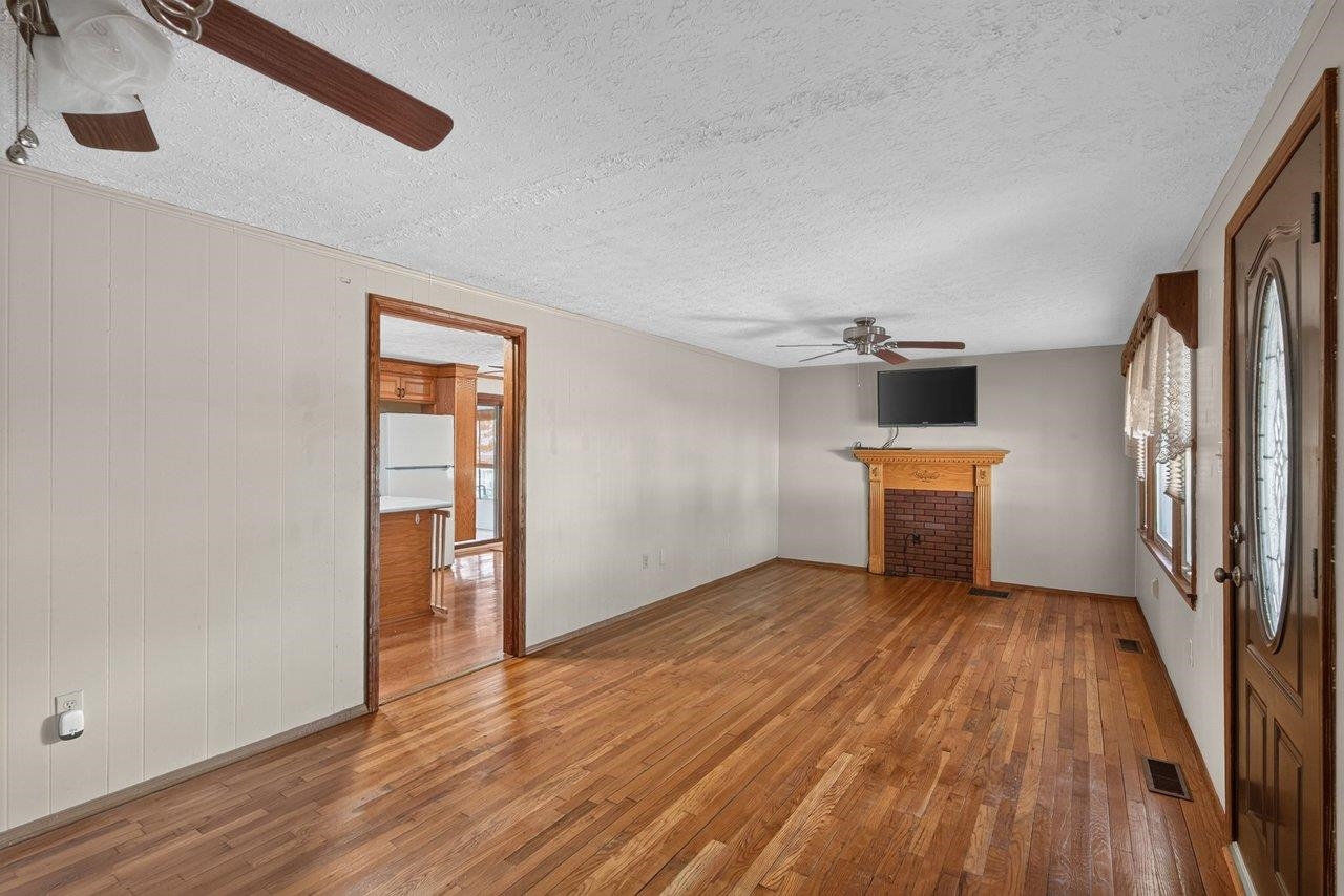 376 BLOOMER SPRINGS RD, MCGAHEYSVILLE, Virginia 22840, 3 Bedrooms Bedrooms, ,2 BathroomsBathrooms,Residential,376 BLOOMER SPRINGS RD,679079 MLS # 679079