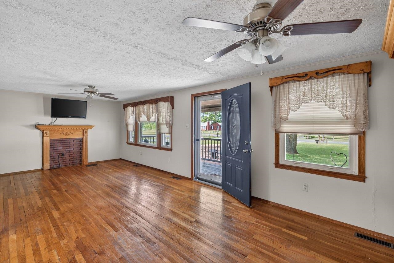 376 BLOOMER SPRINGS RD, MCGAHEYSVILLE, Virginia 22840, 3 Bedrooms Bedrooms, ,2 BathroomsBathrooms,Residential,376 BLOOMER SPRINGS RD,679079 MLS # 679079