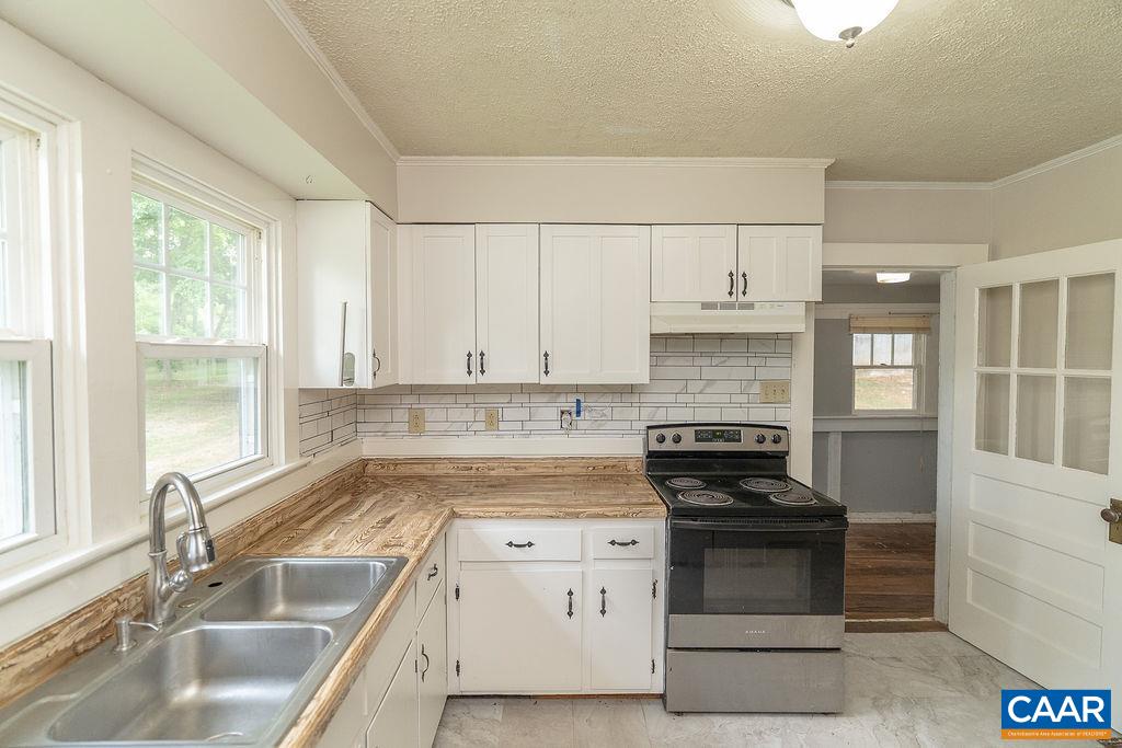 1893 WEST RIVER RD, SCOTTSVILLE, Virginia 24590, 3 Bedrooms Bedrooms, ,1 BathroomBathrooms,Residential,1893 WEST RIVER RD,679100 MLS # 679100