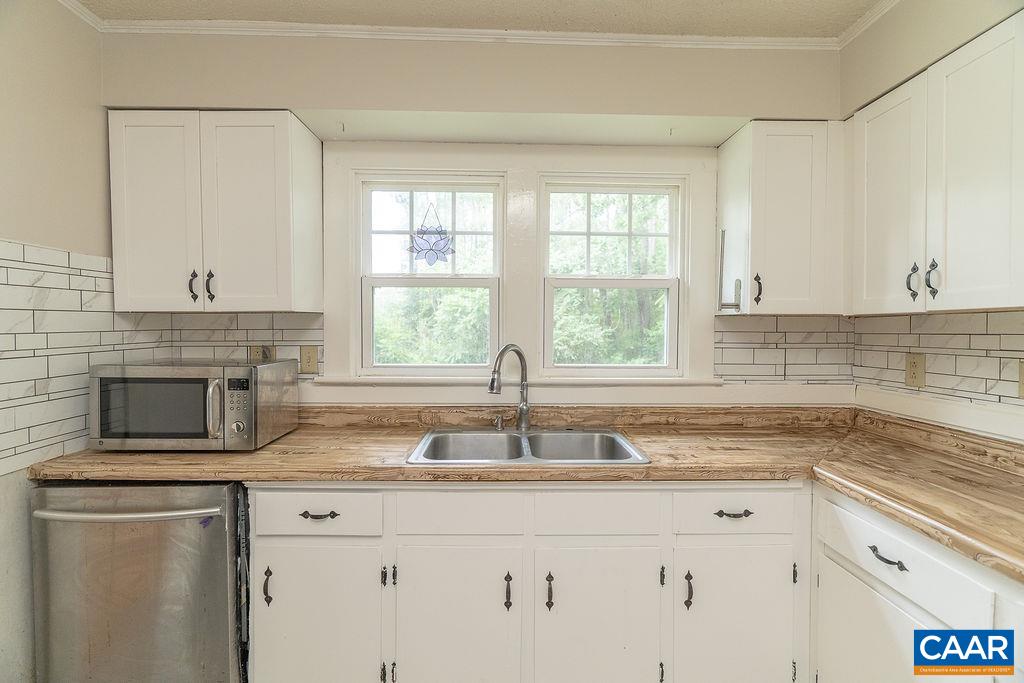 1893 WEST RIVER RD, SCOTTSVILLE, Virginia 24590, 3 Bedrooms Bedrooms, ,1 BathroomBathrooms,Residential,1893 WEST RIVER RD,679100 MLS # 679100