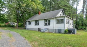 1893 WEST RIVER RD, SCOTTSVILLE, Virginia 24590, 3 Bedrooms Bedrooms, ,1 BathroomBathrooms,Residential,1893 WEST RIVER RD,679100 MLS # 679100