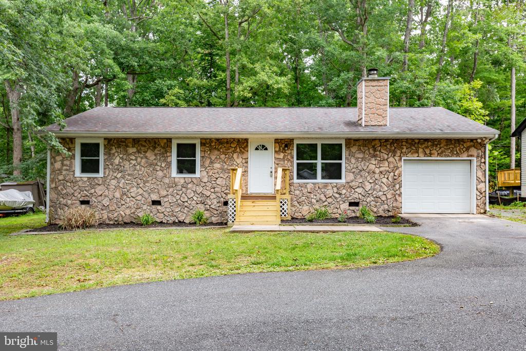 1105 LAKEVIEW PKWY, LOCUST GROVE, Virginia 22508, 3 Bedrooms Bedrooms, ,2 BathroomsBathrooms,Residential,1105 LAKEVIEW PKWY,VAOR2014546 MLS # VAOR2014546