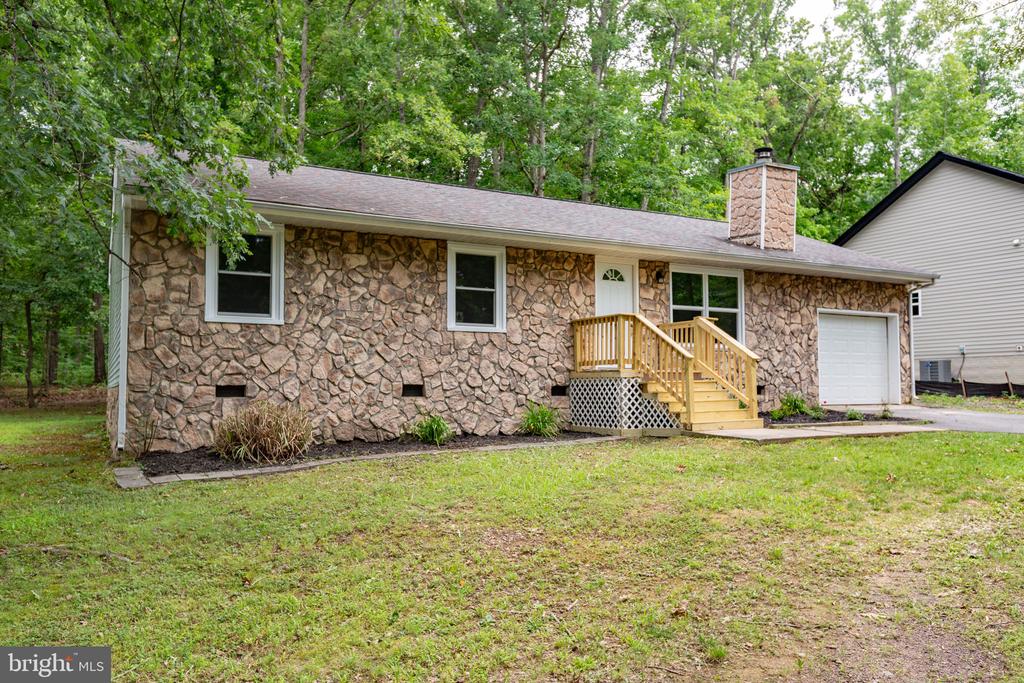 1105 LAKEVIEW PKWY, LOCUST GROVE, Virginia 22508, 3 Bedrooms Bedrooms, ,2 BathroomsBathrooms,Residential,1105 LAKEVIEW PKWY,VAOR2014546 MLS # VAOR2014546