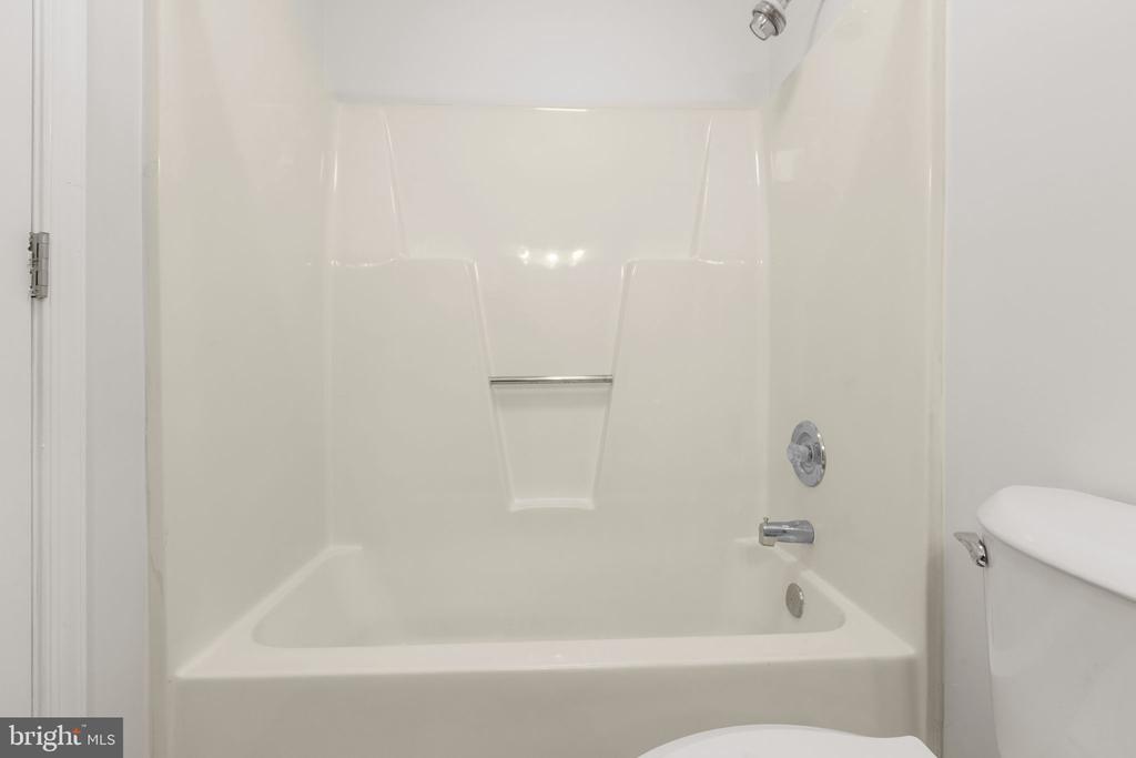 1105 LAKEVIEW PKWY, LOCUST GROVE, Virginia 22508, 3 Bedrooms Bedrooms, ,2 BathroomsBathrooms,Residential,1105 LAKEVIEW PKWY,VAOR2014546 MLS # VAOR2014546