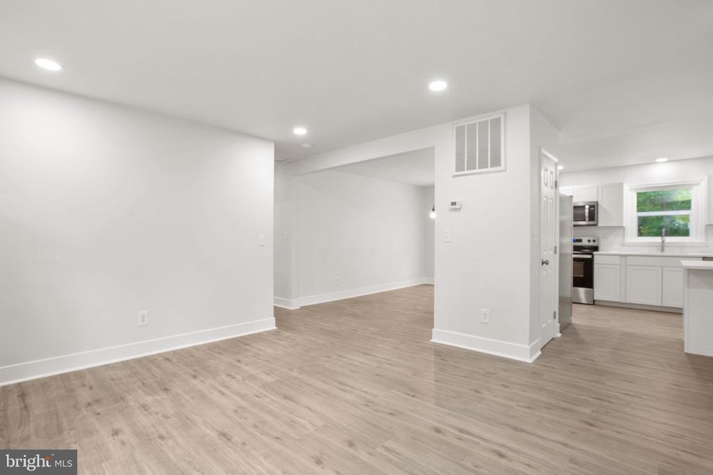 1105 LAKEVIEW PKWY, LOCUST GROVE, Virginia 22508, 3 Bedrooms Bedrooms, ,2 BathroomsBathrooms,Residential,1105 LAKEVIEW PKWY,VAOR2014546 MLS # VAOR2014546