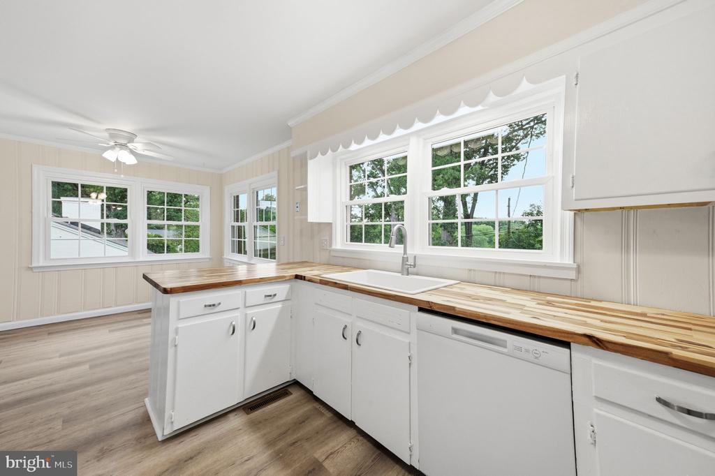 1138 OAKLAWN DRIVE, CULPEPER, Virginia 22701, 4 Bedrooms Bedrooms, ,3 BathroomsBathrooms,Residential,1138 OAKLAWN DRIVE,VACU2014274 MLS # VACU2014274 1138 OAKLAWN DRIVE, CULPEPER, Virginia 22701, 4 Bedrooms Bedrooms, ,3 BathroomsBathrooms,Residential,1138 OAKLAWN DRIVE,VACU2014274 MLS # VACU2014274