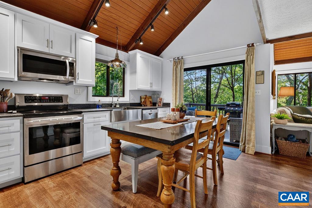 18 SQUIRREL TREE LN, WINTERGREEN RESORT, Virginia 22967, 3 Bedrooms Bedrooms, ,2 BathroomsBathrooms,Residential,18 SQUIRREL TREE LN,679019 MLS # 679019