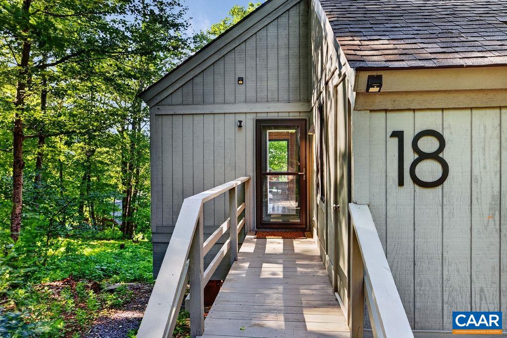 18 SQUIRREL TREE LN, WINTERGREEN RESORT, Virginia 22967, 3 Bedrooms Bedrooms, ,2 BathroomsBathrooms,Residential,18 SQUIRREL TREE LN,679019 MLS # 679019