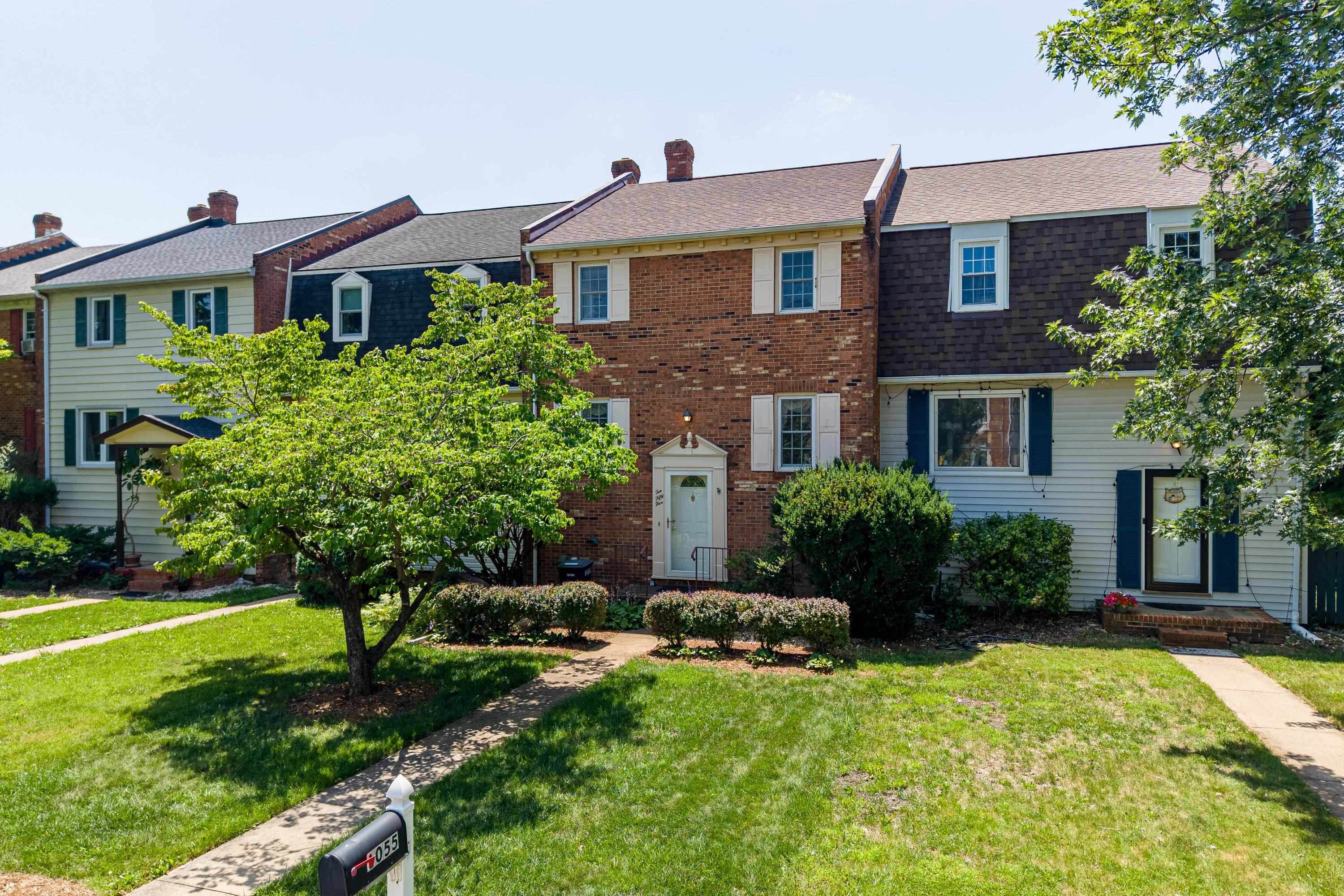 1055 MEADOWLARK DR, HARRISONBURG, Virginia 22802, 2 Bedrooms Bedrooms, ,1 BathroomBathrooms,Residential,1055 MEADOWLARK DR,679123 MLS # 679123 1055 MEADOWLARK DR, HARRISONBURG, Virginia 22802, 2 Bedrooms Bedrooms, ,1 BathroomBathrooms,Residential,1055 MEADOWLARK DR,679123 MLS # 679123