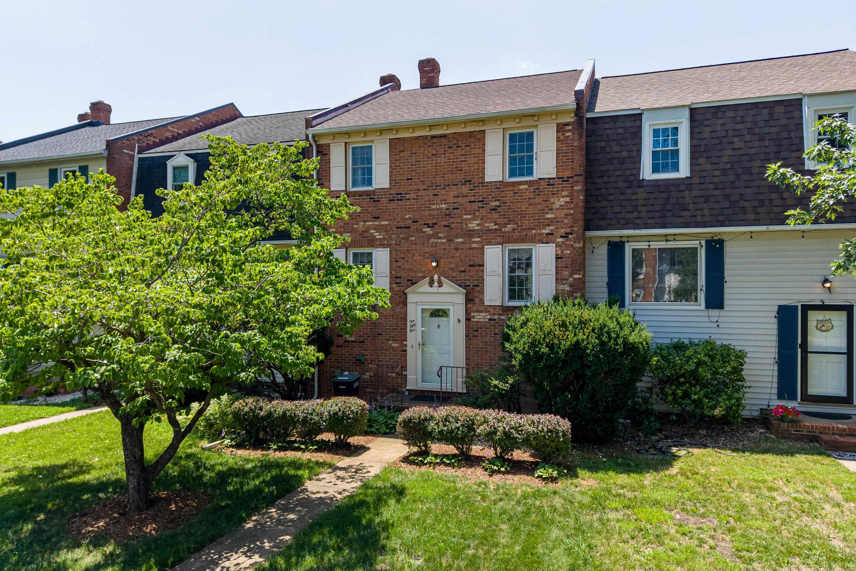 1055 MEADOWLARK DR, HARRISONBURG, Virginia 22802, 2 Bedrooms Bedrooms, ,1 BathroomBathrooms,Residential,1055 MEADOWLARK DR,679123 MLS # 679123 1055 MEADOWLARK DR, HARRISONBURG, Virginia 22802, 2 Bedrooms Bedrooms, ,1 BathroomBathrooms,Residential,1055 MEADOWLARK DR,679123 MLS # 679123
