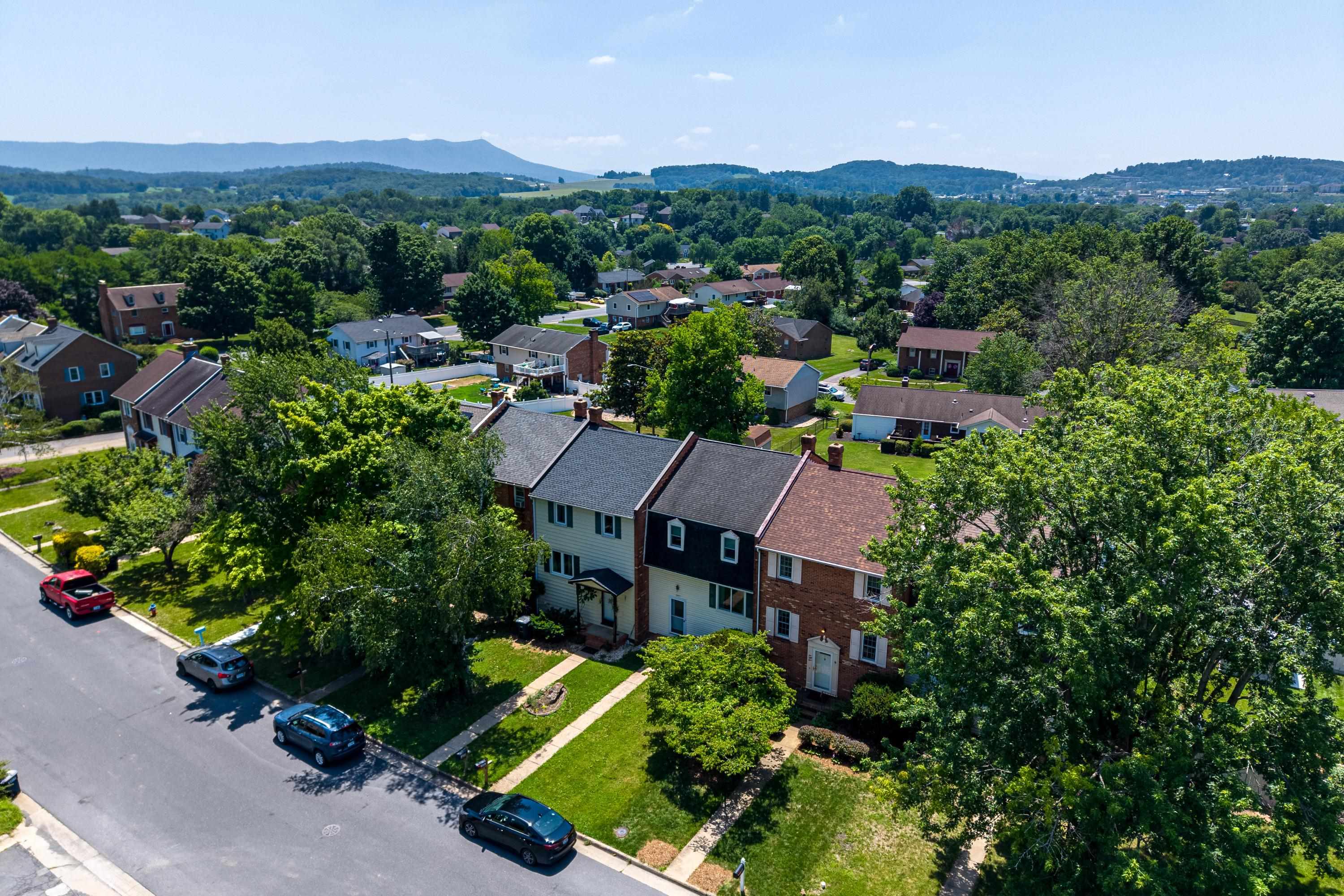 1055 MEADOWLARK DR, HARRISONBURG, Virginia 22802, 2 Bedrooms Bedrooms, ,1 BathroomBathrooms,Residential,1055 MEADOWLARK DR,679123 MLS # 679123 1055 MEADOWLARK DR, HARRISONBURG, Virginia 22802, 2 Bedrooms Bedrooms, ,1 BathroomBathrooms,Residential,1055 MEADOWLARK DR,679123 MLS # 679123