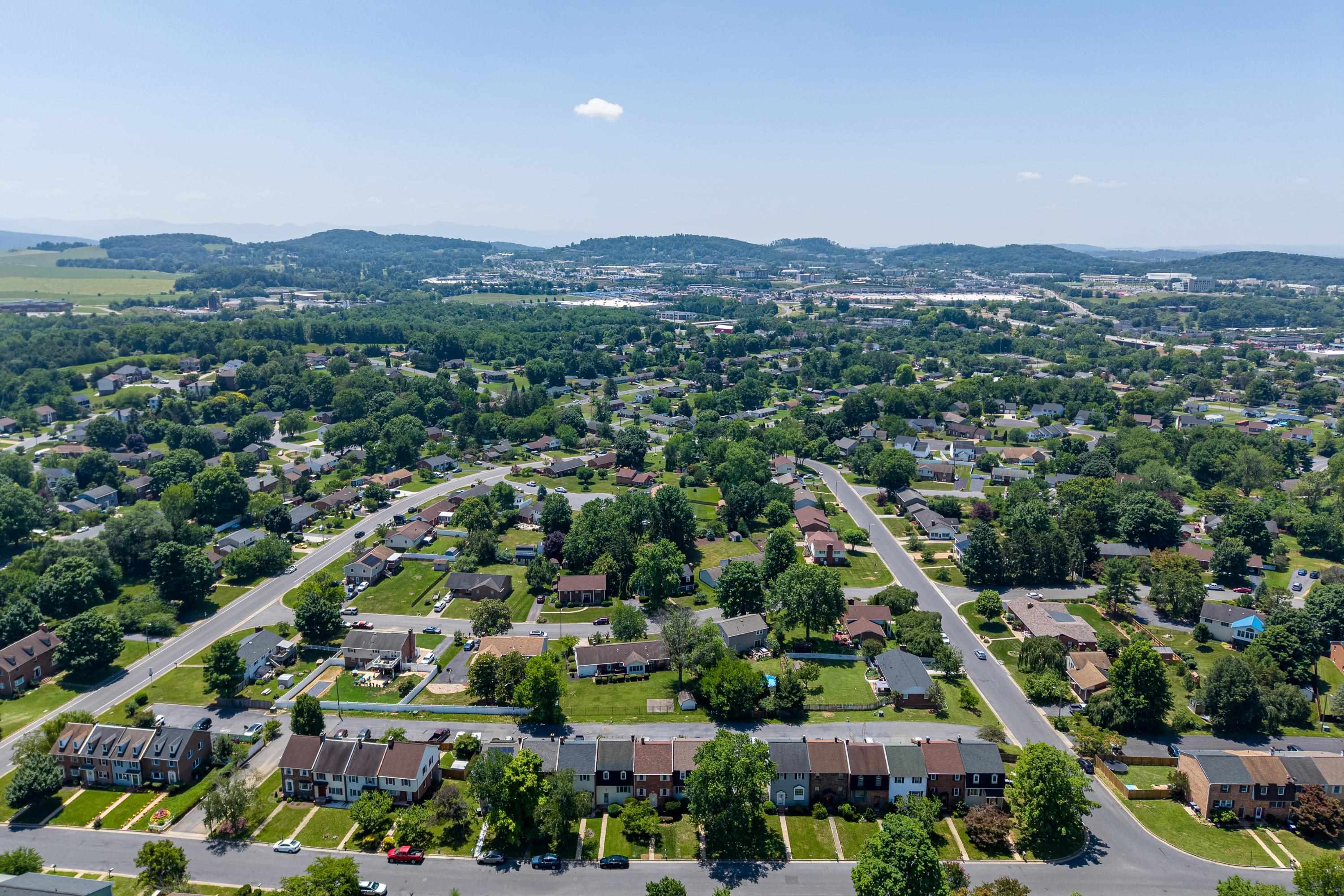 1055 MEADOWLARK DR, HARRISONBURG, Virginia 22802, 2 Bedrooms Bedrooms, ,1 BathroomBathrooms,Residential,1055 MEADOWLARK DR,679123 MLS # 679123 1055 MEADOWLARK DR, HARRISONBURG, Virginia 22802, 2 Bedrooms Bedrooms, ,1 BathroomBathrooms,Residential,1055 MEADOWLARK DR,679123 MLS # 679123