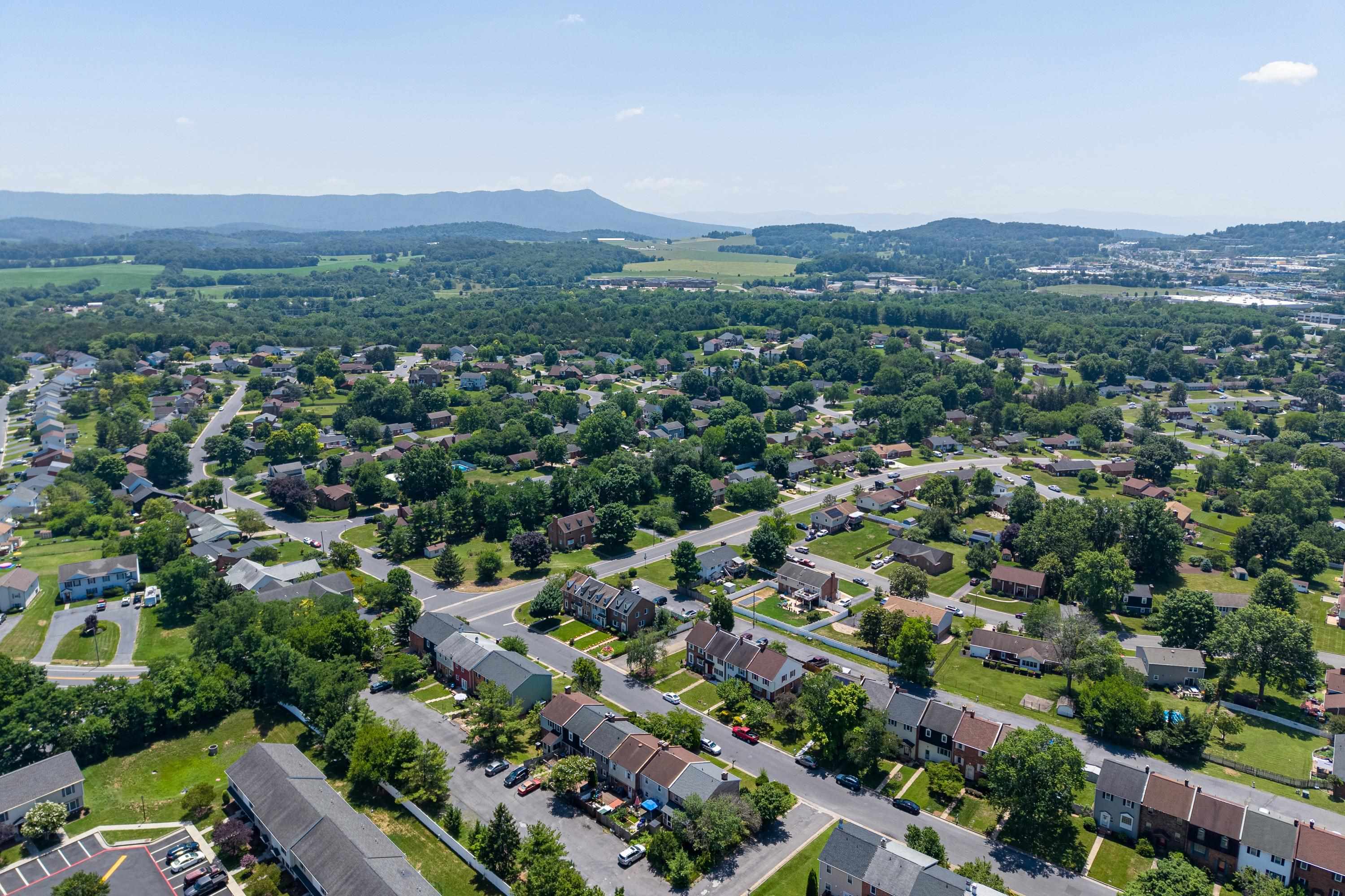 1055 MEADOWLARK DR, HARRISONBURG, Virginia 22802, 2 Bedrooms Bedrooms, ,1 BathroomBathrooms,Residential,1055 MEADOWLARK DR,679123 MLS # 679123 1055 MEADOWLARK DR, HARRISONBURG, Virginia 22802, 2 Bedrooms Bedrooms, ,1 BathroomBathrooms,Residential,1055 MEADOWLARK DR,679123 MLS # 679123