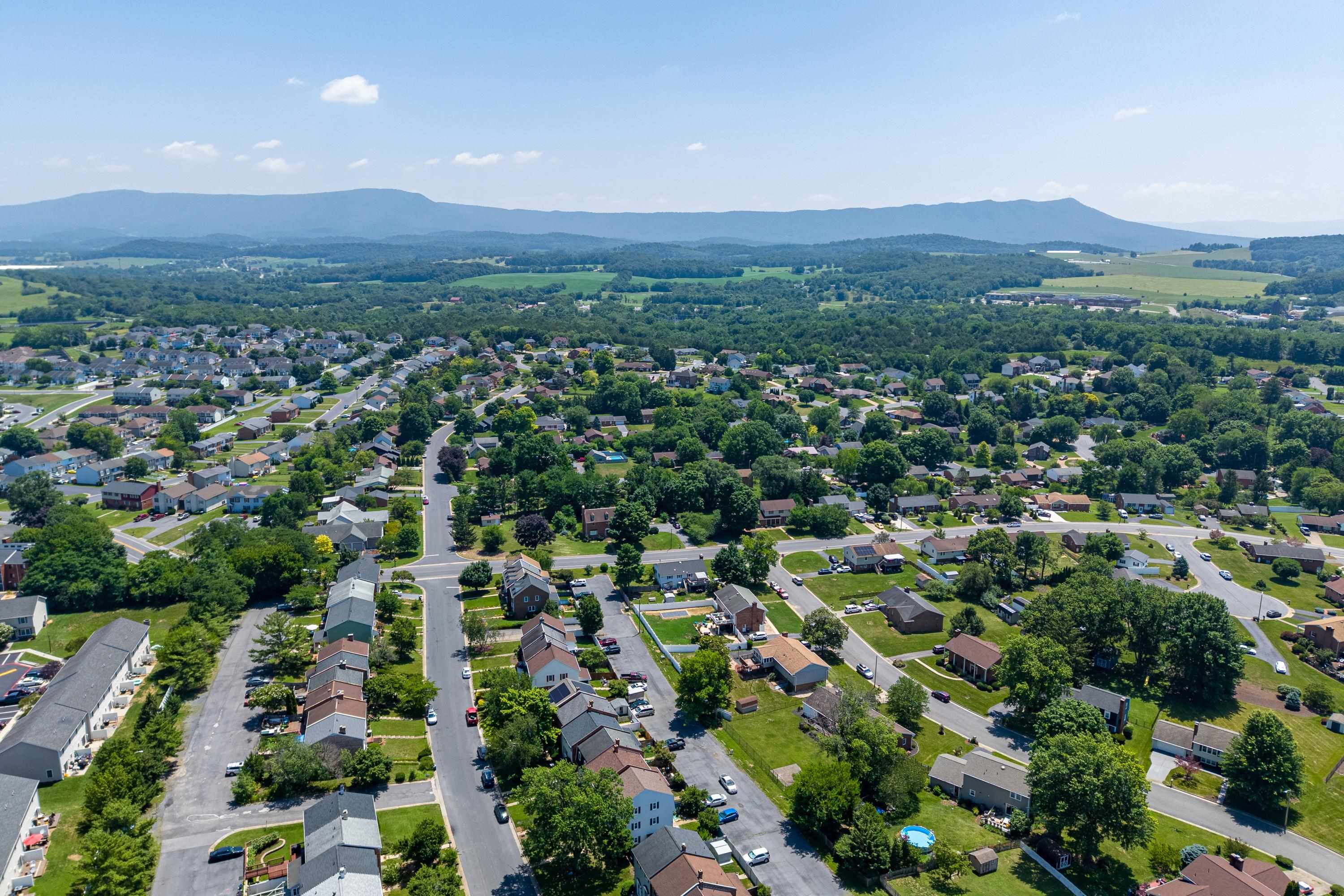 1055 MEADOWLARK DR, HARRISONBURG, Virginia 22802, 2 Bedrooms Bedrooms, ,1 BathroomBathrooms,Residential,1055 MEADOWLARK DR,679123 MLS # 679123 1055 MEADOWLARK DR, HARRISONBURG, Virginia 22802, 2 Bedrooms Bedrooms, ,1 BathroomBathrooms,Residential,1055 MEADOWLARK DR,679123 MLS # 679123