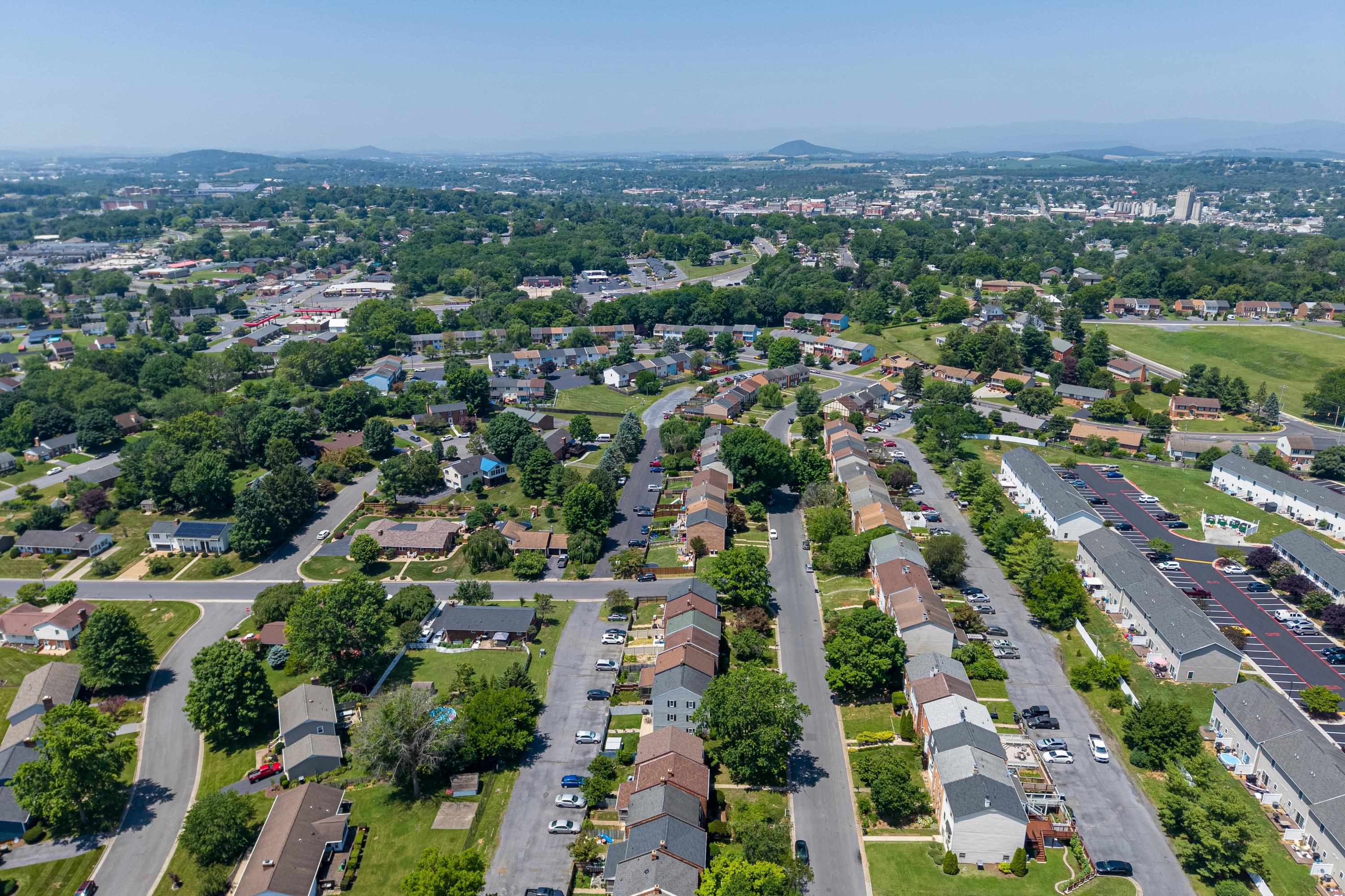 1055 MEADOWLARK DR, HARRISONBURG, Virginia 22802, 2 Bedrooms Bedrooms, ,1 BathroomBathrooms,Residential,1055 MEADOWLARK DR,679123 MLS # 679123 1055 MEADOWLARK DR, HARRISONBURG, Virginia 22802, 2 Bedrooms Bedrooms, ,1 BathroomBathrooms,Residential,1055 MEADOWLARK DR,679123 MLS # 679123