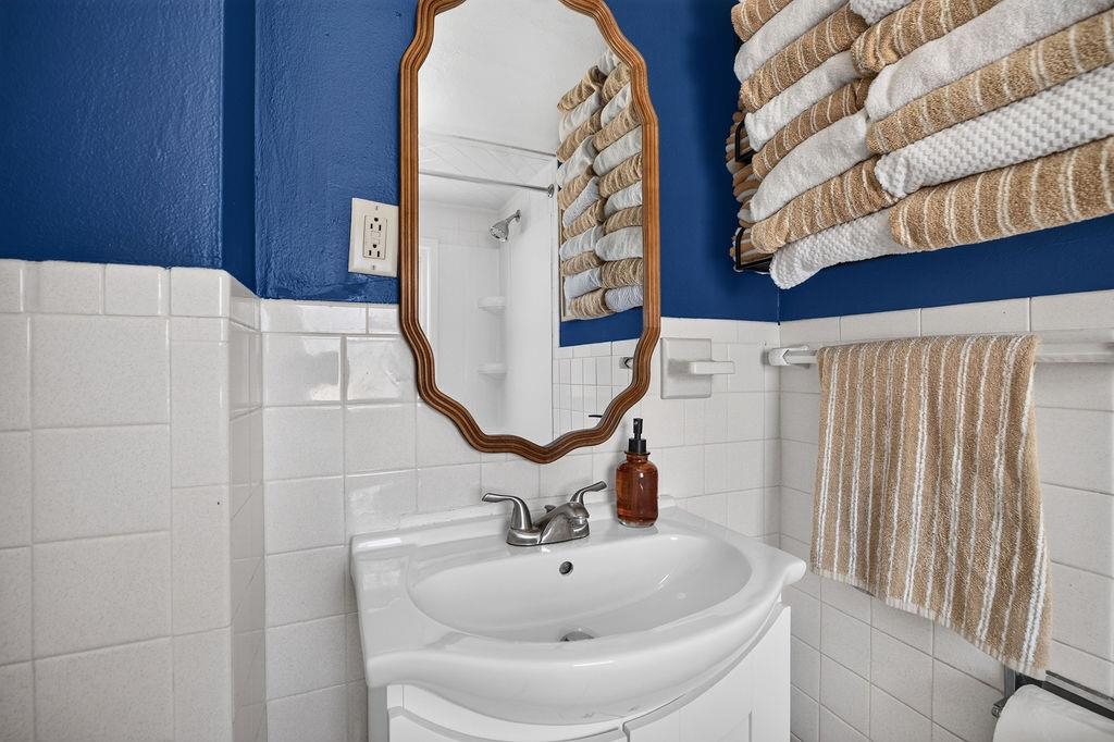 1965 CHESTNUT AVE, BUENA VISTA, Virginia 24416, 3 Bedrooms Bedrooms, ,2 BathroomsBathrooms,Residential,1965 CHESTNUT AVE,679124 MLS # 679124 1965 CHESTNUT AVE, BUENA VISTA, Virginia 24416, 3 Bedrooms Bedrooms, ,2 BathroomsBathrooms,Residential,1965 CHESTNUT AVE,679124 MLS # 679124