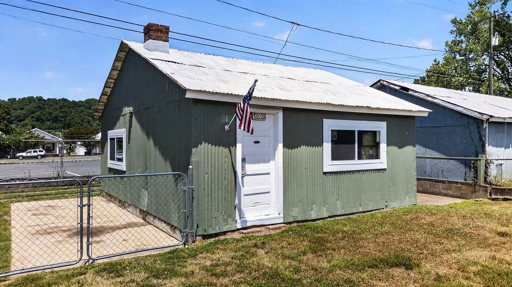 1965 CHESTNUT AVE, BUENA VISTA, Virginia 24416, 3 Bedrooms Bedrooms, ,2 BathroomsBathrooms,Residential,1965 CHESTNUT AVE,679124 MLS # 679124 1965 CHESTNUT AVE, BUENA VISTA, Virginia 24416, 3 Bedrooms Bedrooms, ,2 BathroomsBathrooms,Residential,1965 CHESTNUT AVE,679124 MLS # 679124