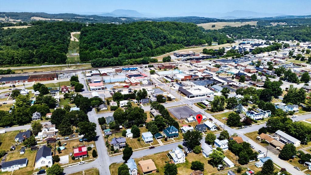 1965 CHESTNUT AVE, BUENA VISTA, Virginia 24416, 3 Bedrooms Bedrooms, ,2 BathroomsBathrooms,Residential,1965 CHESTNUT AVE,679124 MLS # 679124 1965 CHESTNUT AVE, BUENA VISTA, Virginia 24416, 3 Bedrooms Bedrooms, ,2 BathroomsBathrooms,Residential,1965 CHESTNUT AVE,679124 MLS # 679124