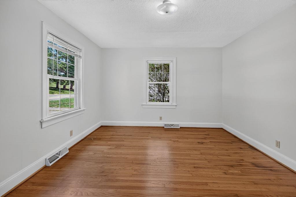 303 GRUBERT AVE, STAUNTON, Virginia 24401, 3 Bedrooms Bedrooms, ,1 BathroomBathrooms,Residential,303 GRUBERT AVE,679129 MLS # 679129 303 GRUBERT AVE, STAUNTON, Virginia 24401, 3 Bedrooms Bedrooms, ,1 BathroomBathrooms,Residential,303 GRUBERT AVE,679129 MLS # 679129