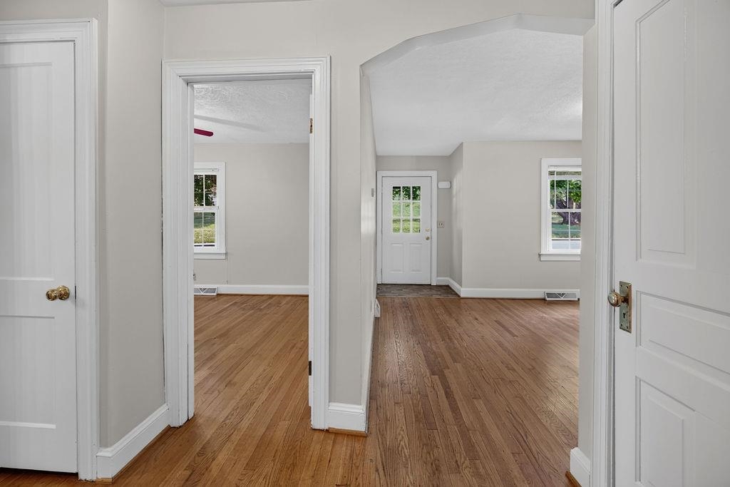 303 GRUBERT AVE, STAUNTON, Virginia 24401, 3 Bedrooms Bedrooms, ,1 BathroomBathrooms,Residential,303 GRUBERT AVE,679129 MLS # 679129 303 GRUBERT AVE, STAUNTON, Virginia 24401, 3 Bedrooms Bedrooms, ,1 BathroomBathrooms,Residential,303 GRUBERT AVE,679129 MLS # 679129