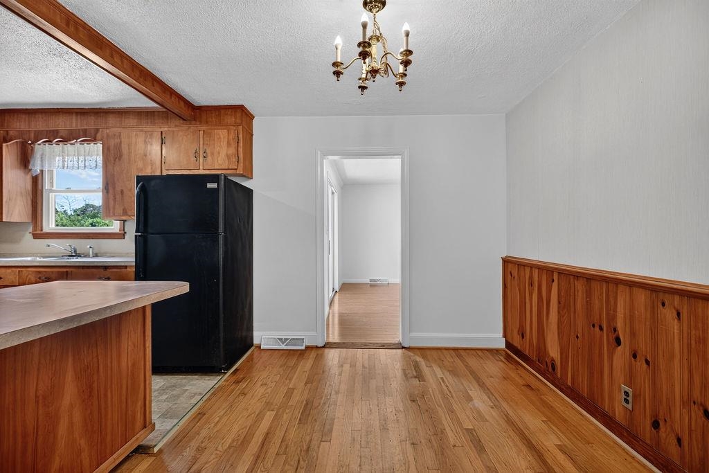 303 GRUBERT AVE, STAUNTON, Virginia 24401, 3 Bedrooms Bedrooms, ,1 BathroomBathrooms,Residential,303 GRUBERT AVE,679129 MLS # 679129 303 GRUBERT AVE, STAUNTON, Virginia 24401, 3 Bedrooms Bedrooms, ,1 BathroomBathrooms,Residential,303 GRUBERT AVE,679129 MLS # 679129