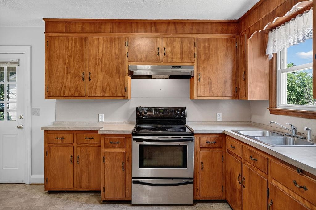 303 GRUBERT AVE, STAUNTON, Virginia 24401, 3 Bedrooms Bedrooms, ,1 BathroomBathrooms,Residential,303 GRUBERT AVE,679129 MLS # 679129 303 GRUBERT AVE, STAUNTON, Virginia 24401, 3 Bedrooms Bedrooms, ,1 BathroomBathrooms,Residential,303 GRUBERT AVE,679129 MLS # 679129