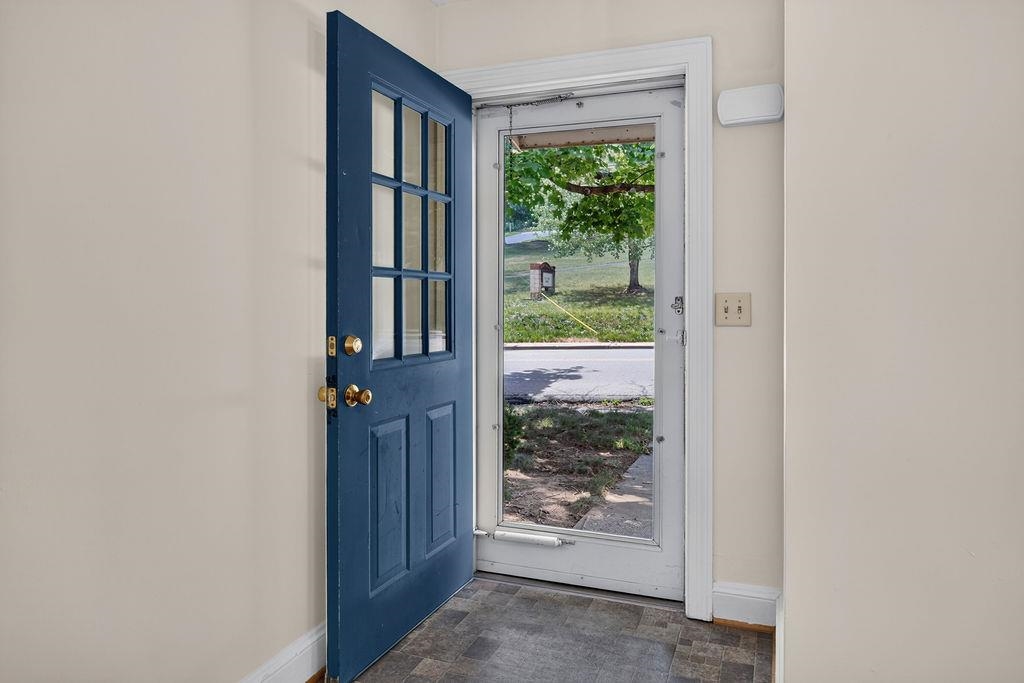 303 GRUBERT AVE, STAUNTON, Virginia 24401, 3 Bedrooms Bedrooms, ,1 BathroomBathrooms,Residential,303 GRUBERT AVE,679129 MLS # 679129 303 GRUBERT AVE, STAUNTON, Virginia 24401, 3 Bedrooms Bedrooms, ,1 BathroomBathrooms,Residential,303 GRUBERT AVE,679129 MLS # 679129