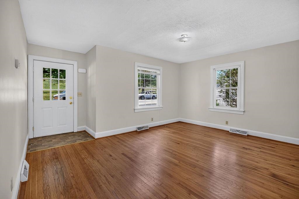 303 GRUBERT AVE, STAUNTON, Virginia 24401, 3 Bedrooms Bedrooms, ,1 BathroomBathrooms,Residential,303 GRUBERT AVE,679129 MLS # 679129 303 GRUBERT AVE, STAUNTON, Virginia 24401, 3 Bedrooms Bedrooms, ,1 BathroomBathrooms,Residential,303 GRUBERT AVE,679129 MLS # 679129