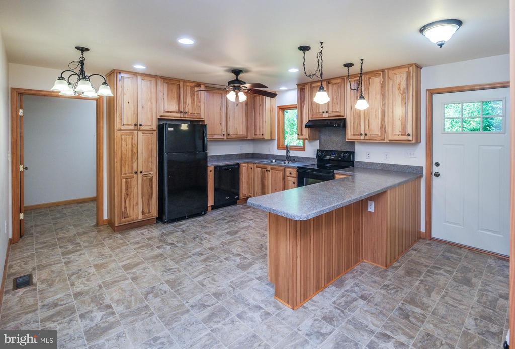 16 HEADWATERS RD, CHESTER GAP, Virginia 22623, 2 Bedrooms Bedrooms, ,2 BathroomsBathrooms,Residential,16 HEADWATERS RD,VARP2002746 MLS # VARP2002746
