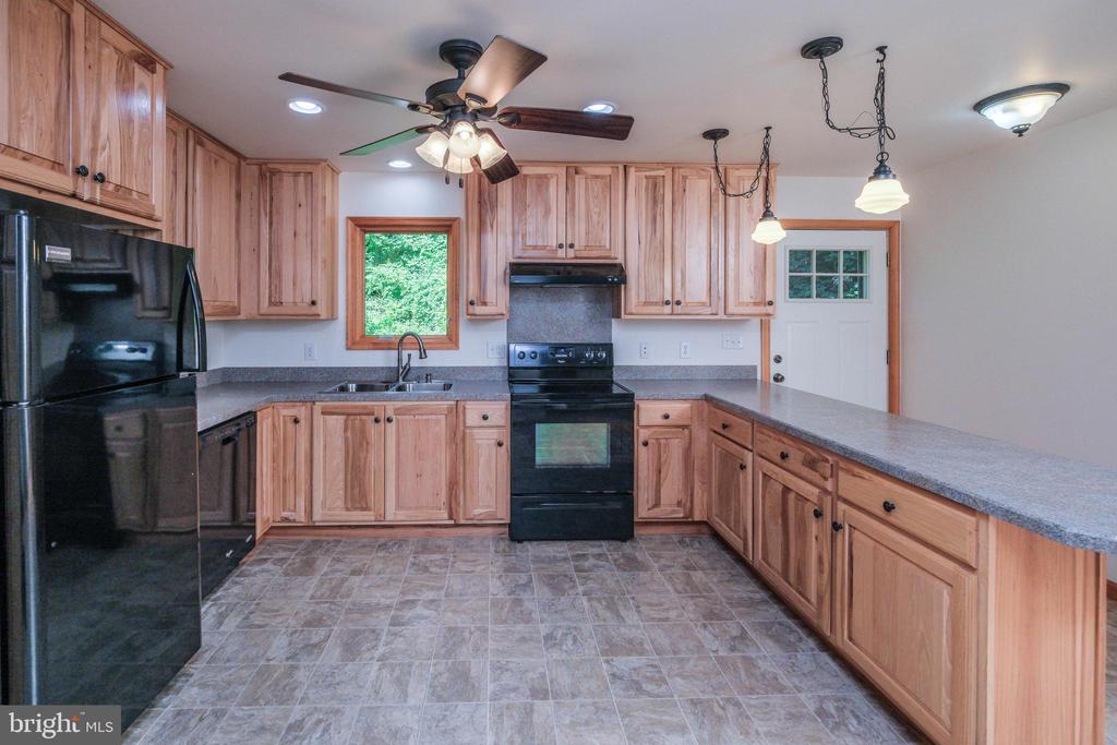 16 HEADWATERS RD, CHESTER GAP, Virginia 22623, 2 Bedrooms Bedrooms, ,2 BathroomsBathrooms,Residential,16 HEADWATERS RD,VARP2002746 MLS # VARP2002746