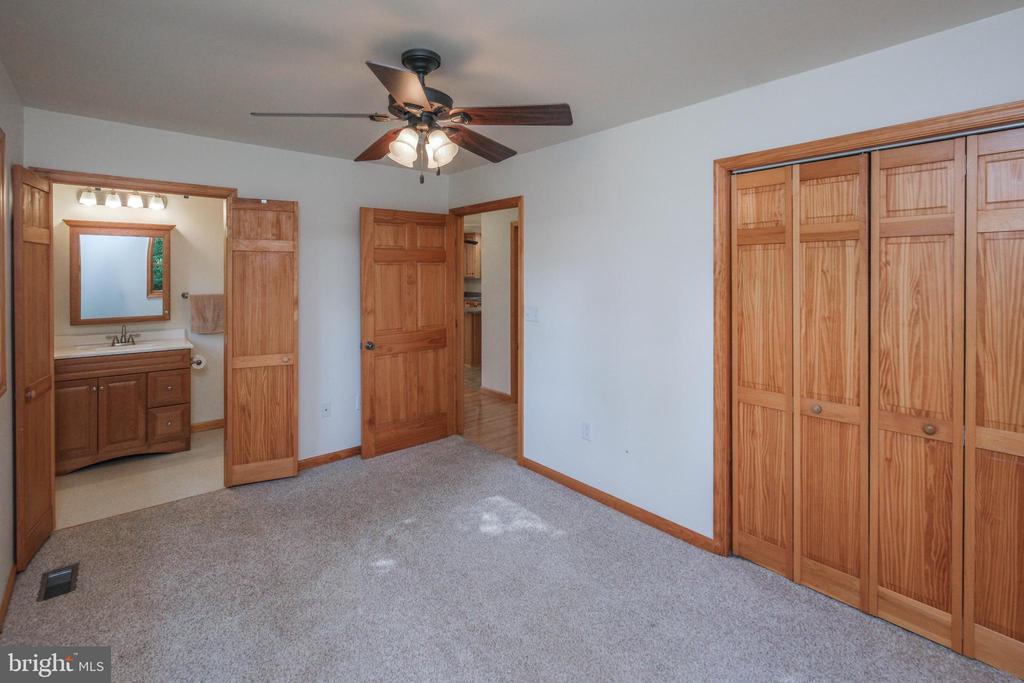 16 HEADWATERS RD, CHESTER GAP, Virginia 22623, 2 Bedrooms Bedrooms, ,2 BathroomsBathrooms,Residential,16 HEADWATERS RD,VARP2002746 MLS # VARP2002746