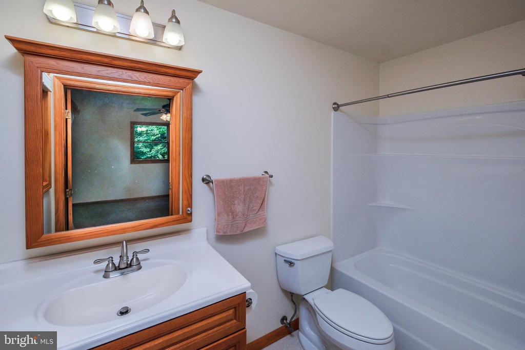 16 HEADWATERS RD, CHESTER GAP, Virginia 22623, 2 Bedrooms Bedrooms, ,2 BathroomsBathrooms,Residential,16 HEADWATERS RD,VARP2002746 MLS # VARP2002746