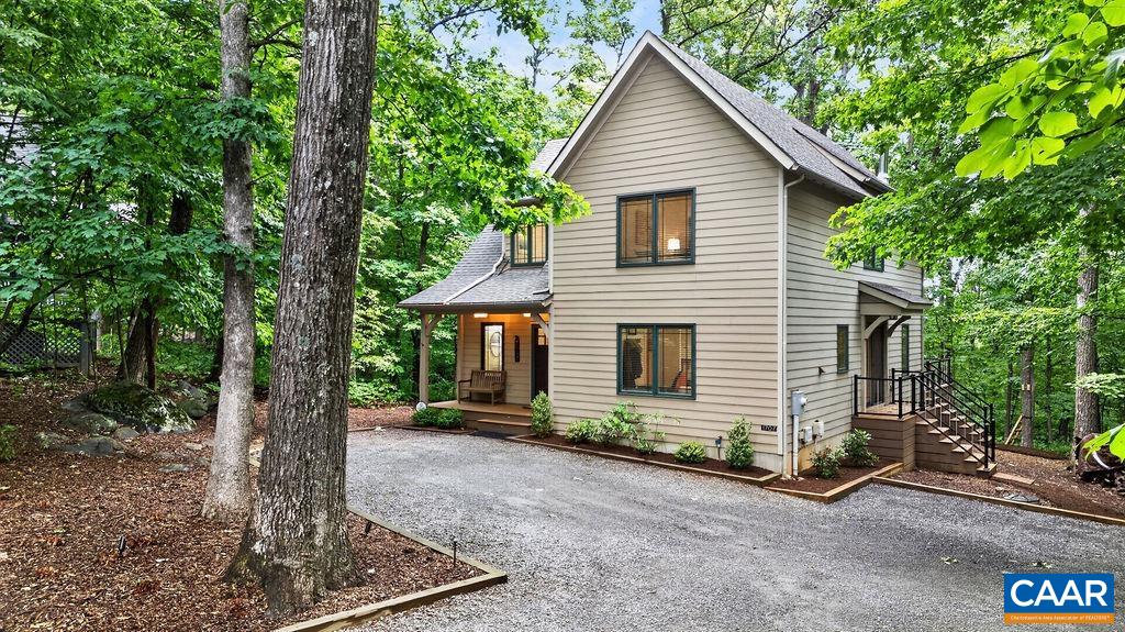 Home offers a level driveway and spacious parking space. Home offers a level driveway and spacious parking space.