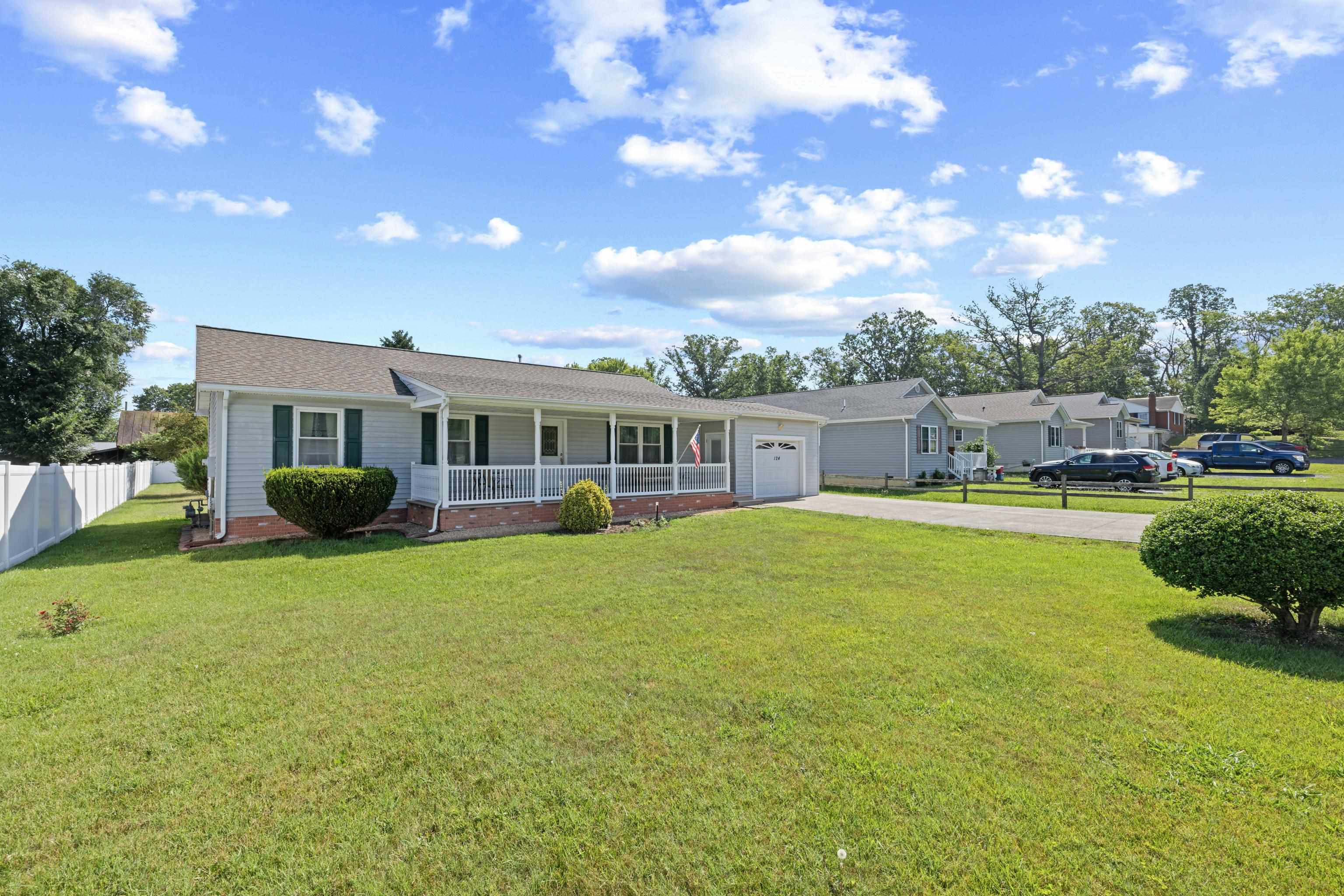 124 HODGE ST, STUARTS DRAFT, Virginia 24477, 3 Bedrooms Bedrooms, ,2 BathroomsBathrooms,Residential,124 HODGE ST,679140 MLS # 679140 124 HODGE ST, STUARTS DRAFT, Virginia 24477, 3 Bedrooms Bedrooms, ,2 BathroomsBathrooms,Residential,124 HODGE ST,679140 MLS # 679140