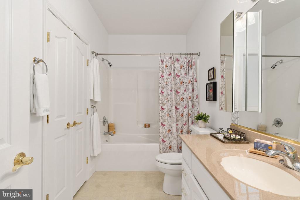 143 EDGEMONT CIR, LOCUST GROVE, Virginia 22508, 6 Bedrooms Bedrooms, ,4 BathroomsBathrooms,Residential,143 EDGEMONT CIR,VAOR2014662 MLS # VAOR2014662 143 EDGEMONT CIR, LOCUST GROVE, Virginia 22508, 6 Bedrooms Bedrooms, ,4 BathroomsBathrooms,Residential,143 EDGEMONT CIR,VAOR2014662 MLS # VAOR2014662