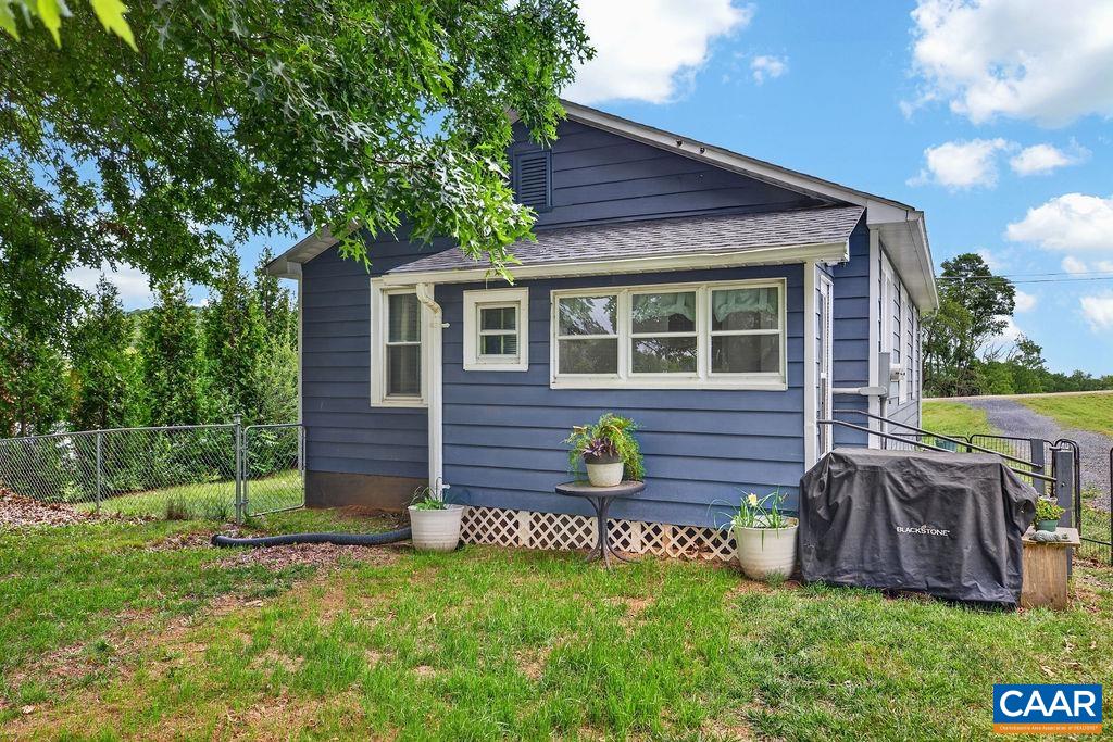 1611 BARTERBROOK RD, STAUNTON, Virginia 24401, 2 Bedrooms Bedrooms, ,1 BathroomBathrooms,Residential,1611 BARTERBROOK RD,679157 MLS # 679157 1611 BARTERBROOK RD, STAUNTON, Virginia 24401, 2 Bedrooms Bedrooms, ,1 BathroomBathrooms,Residential,1611 BARTERBROOK RD,679157 MLS # 679157