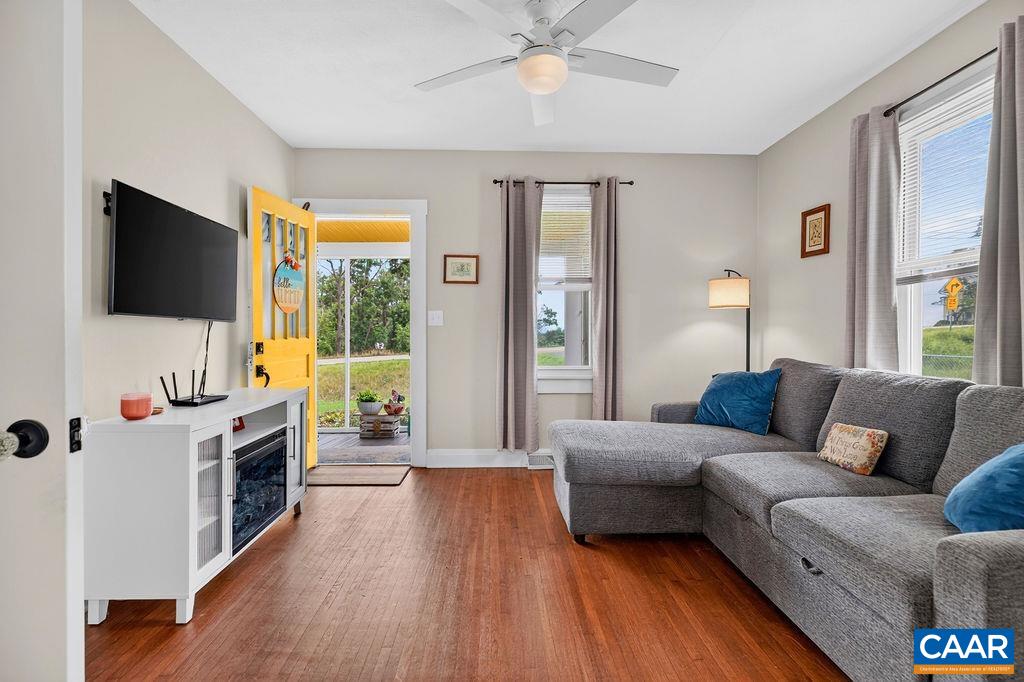 1611 BARTERBROOK RD, STAUNTON, Virginia 24401, 2 Bedrooms Bedrooms, ,1 BathroomBathrooms,Residential,1611 BARTERBROOK RD,679157 MLS # 679157 1611 BARTERBROOK RD, STAUNTON, Virginia 24401, 2 Bedrooms Bedrooms, ,1 BathroomBathrooms,Residential,1611 BARTERBROOK RD,679157 MLS # 679157