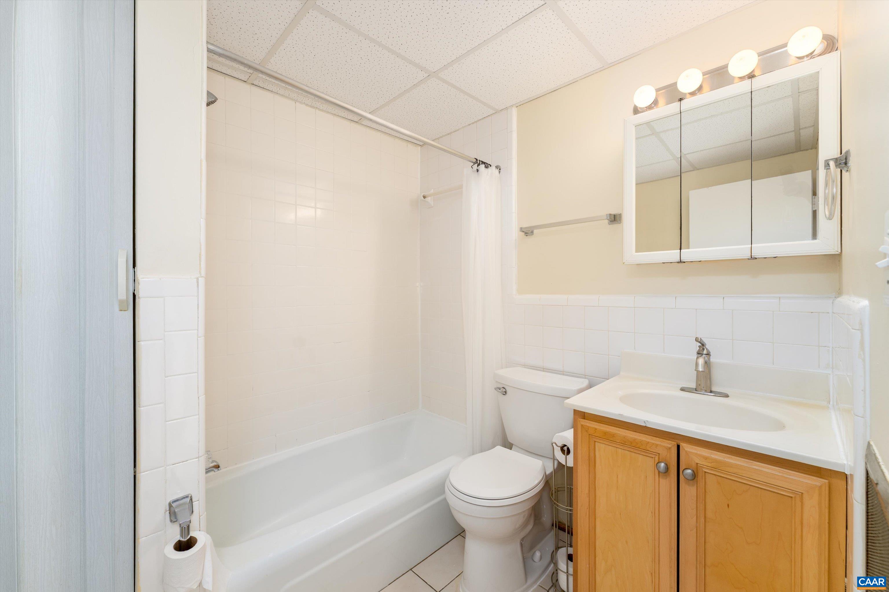 1800 JEFFERSON PARK AVE, CHARLOTTESVILLE, Virginia 22903, 1 Bedroom Bedrooms, ,1 BathroomBathrooms,Residential,1800 Jefferson Park Avenue #5,1800 JEFFERSON PARK AVE,679158 MLS # 679158