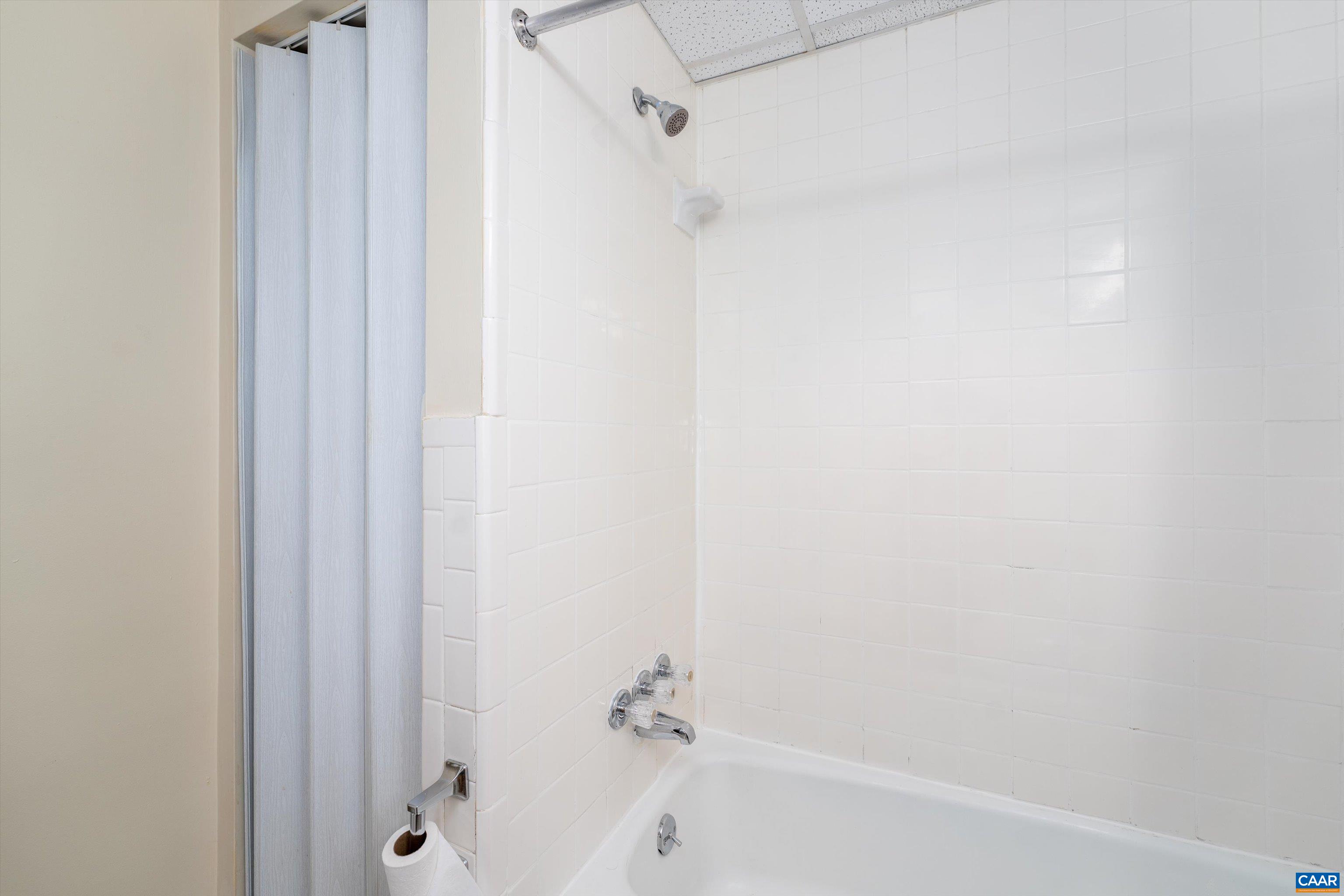 1800 JEFFERSON PARK AVE, CHARLOTTESVILLE, Virginia 22903, 1 Bedroom Bedrooms, ,1 BathroomBathrooms,Residential,1800 Jefferson Park Avenue #5,1800 JEFFERSON PARK AVE,679158 MLS # 679158