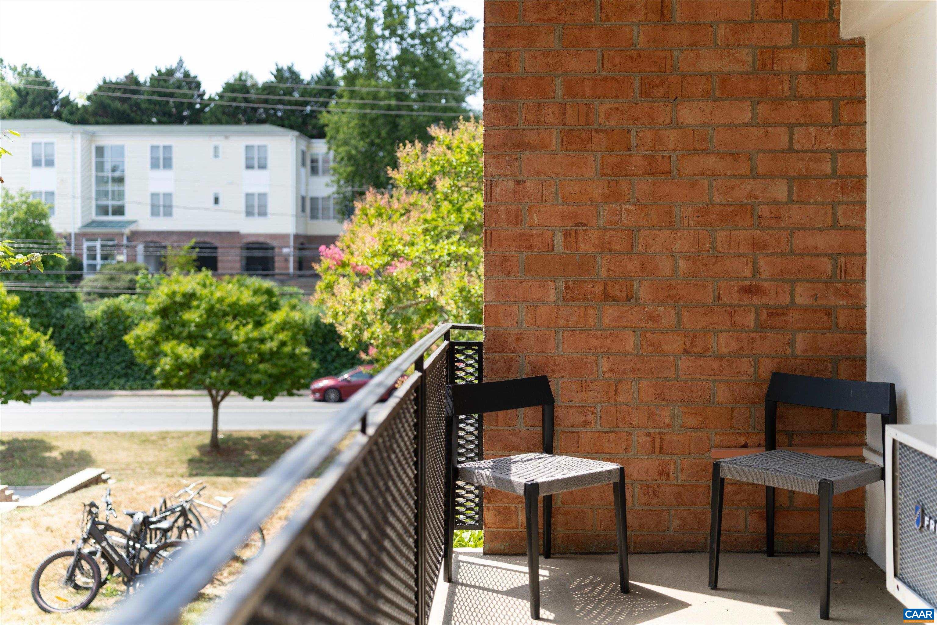 1800 JEFFERSON PARK AVE, CHARLOTTESVILLE, Virginia 22903, 1 Bedroom Bedrooms, ,1 BathroomBathrooms,Residential,1800 Jefferson Park Avenue #5,1800 JEFFERSON PARK AVE,679158 MLS # 679158