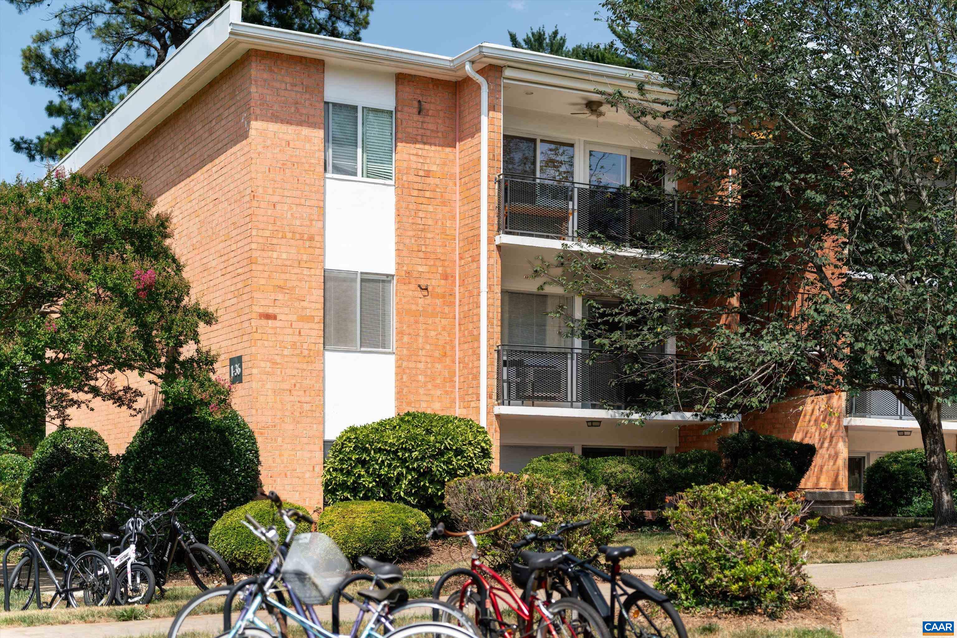 1800 JEFFERSON PARK AVE, CHARLOTTESVILLE, Virginia 22903, 1 Bedroom Bedrooms, ,1 BathroomBathrooms,Residential,1800 Jefferson Park Avenue #5,1800 JEFFERSON PARK AVE,679158 MLS # 679158