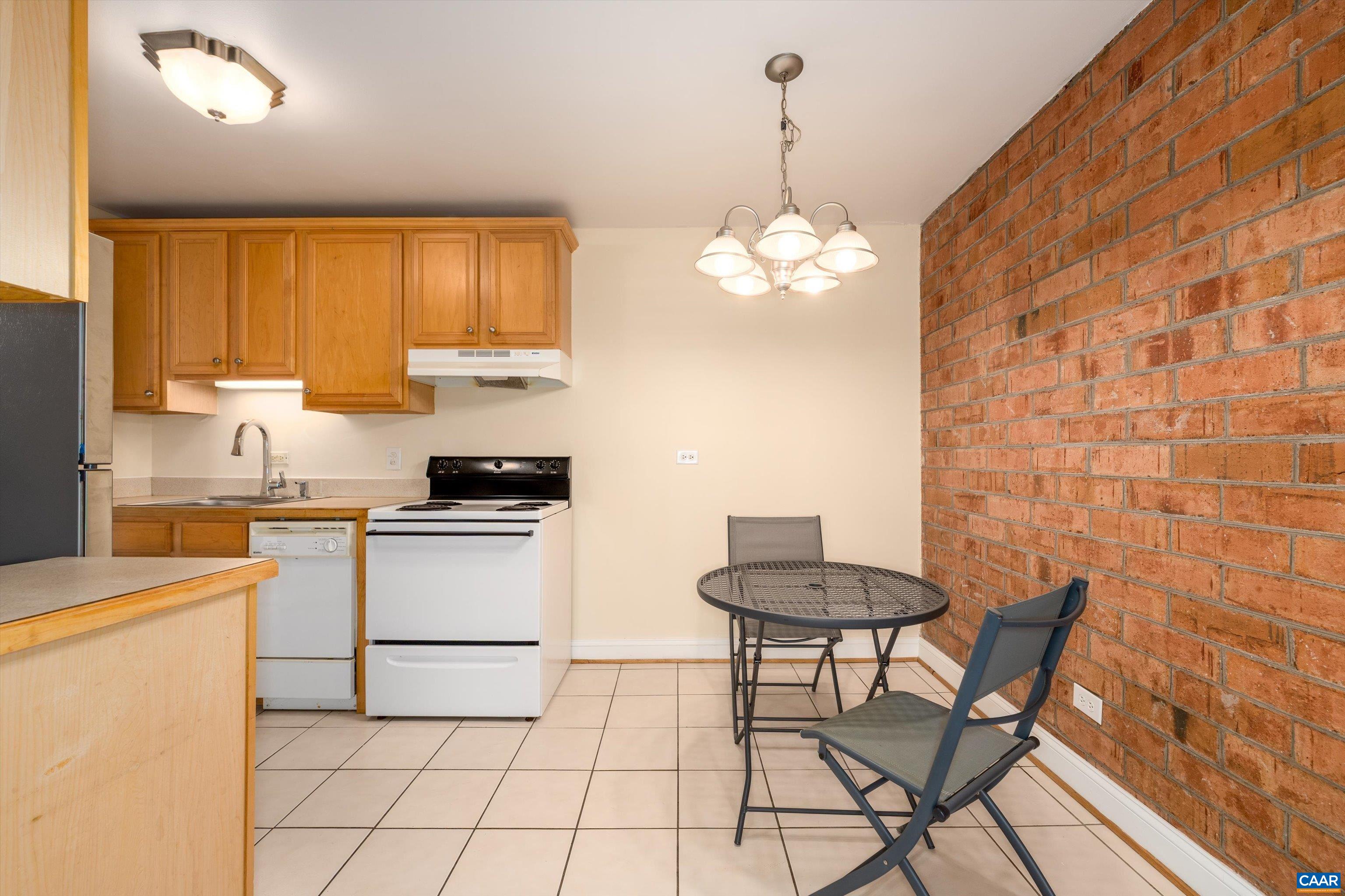 1800 JEFFERSON PARK AVE, CHARLOTTESVILLE, Virginia 22903, 1 Bedroom Bedrooms, ,1 BathroomBathrooms,Residential,1800 Jefferson Park Avenue #5,1800 JEFFERSON PARK AVE,679158 MLS # 679158
